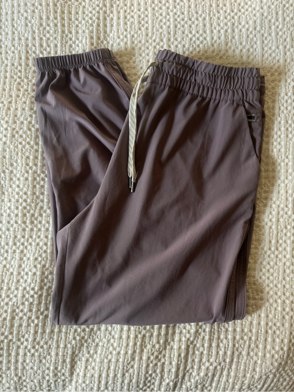 Vuori Villa Jogger Medium Dusty Purple Lightweight Travel Pant NWOT